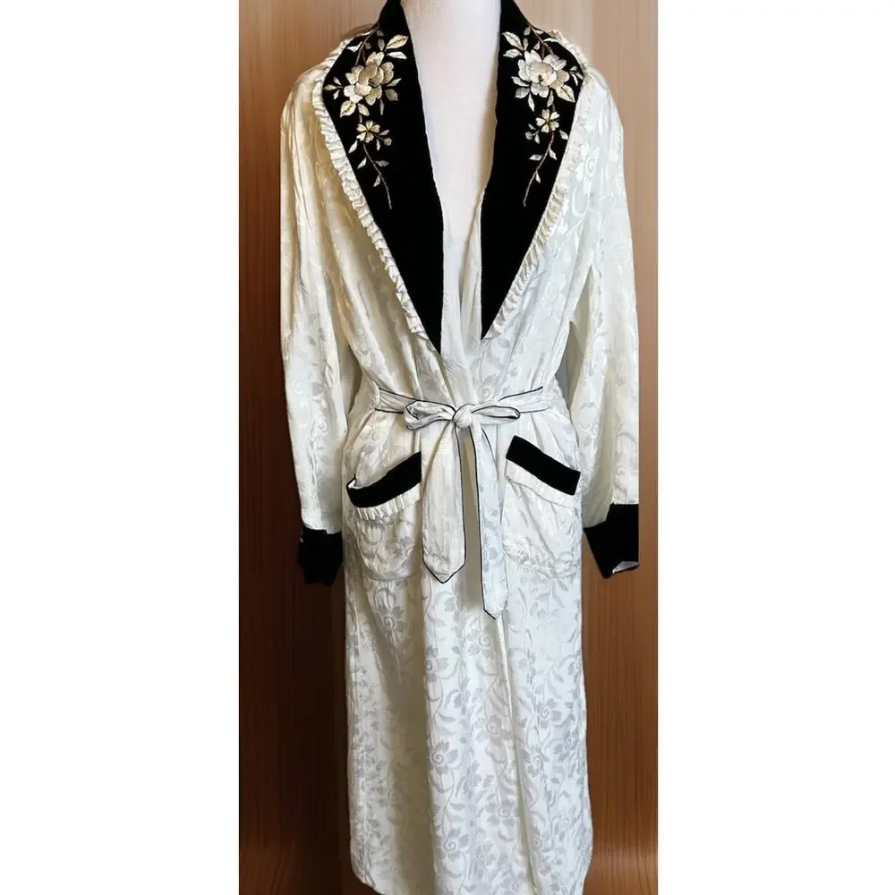 VTG 1950’s White Damask & Velvet Floral Embroidered Robe House Coat Retro Japan